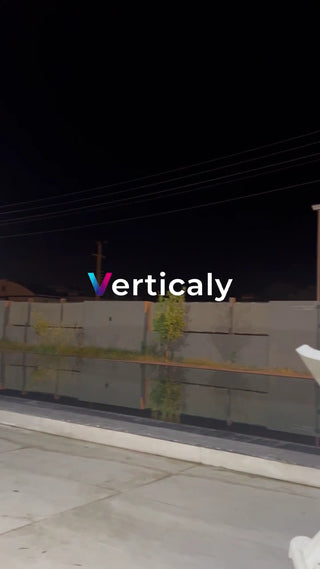 夜の街並み、電線と空