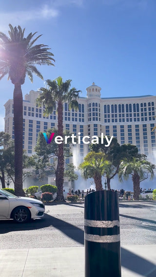 噴水とベラージオ、青空の下