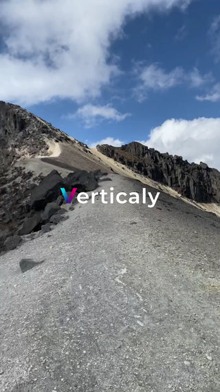 山道を歩く、爽やかな景色
