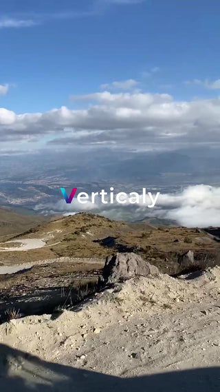 雲海を見下ろす風景