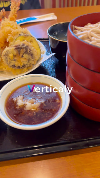 蕎麦と天ぷら、和食の膳