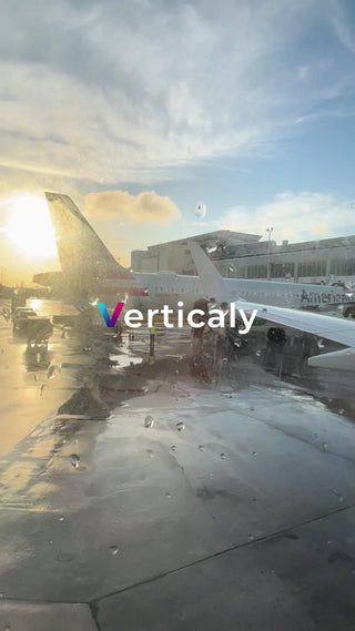 雨上がりの空港