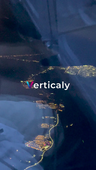 夜の街並み、窓から眺める