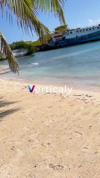 砂浜と青い海の風景