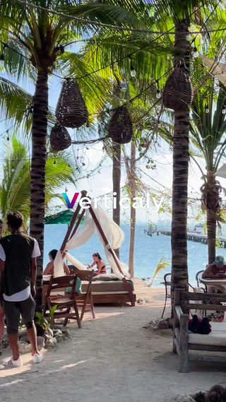 ビーチカフェのくつろぎ空間