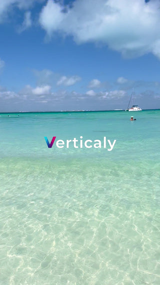 透き通る海と青空