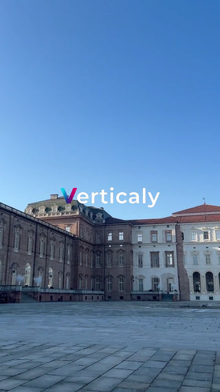 歴史的建造物、青空の下