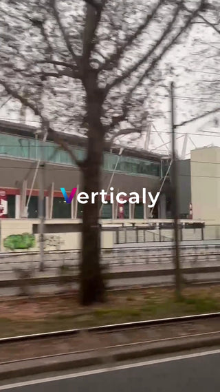 駅前風景、木々の揺らぎ