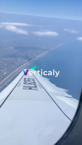 飛行機からの眺め、海と空