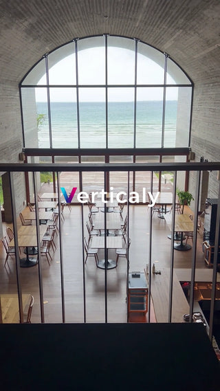 海辺のカフェ、穏やかな時間