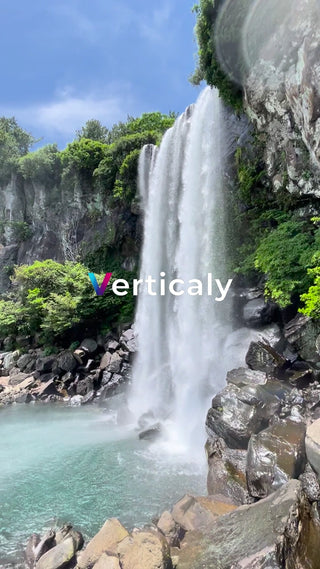 滝の流れる絶景、自然を満喫