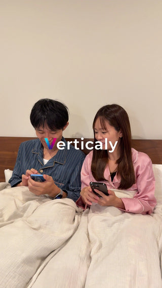 ベッドでスマホ、のんびり時間