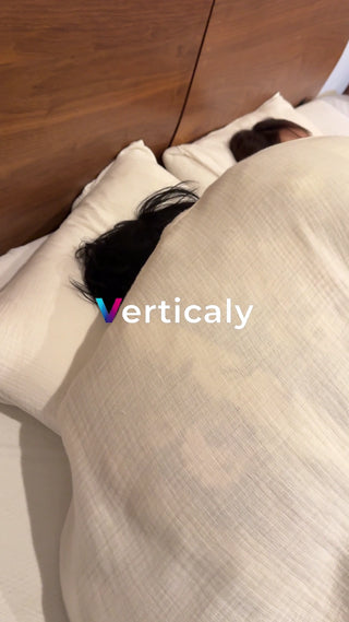 眠る女性の寝顔