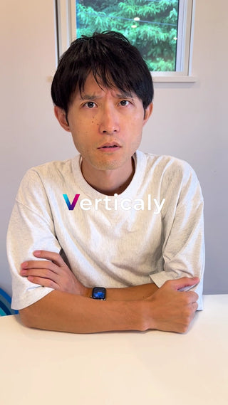 困惑した表情の男性