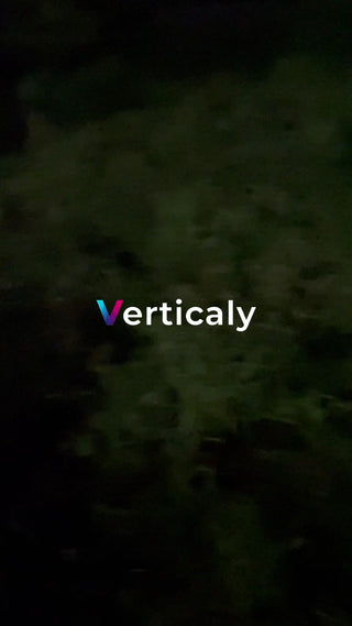 緑の中で垂直に