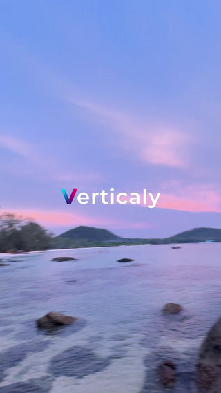 夕焼けの海辺、穏やかな風景