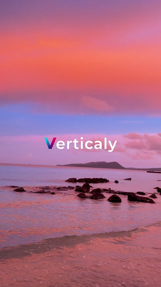 夕焼けの海と岩礁