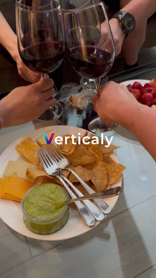 ワインを片手に語らう時間