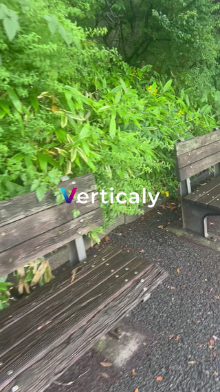 公園のベンチで休憩