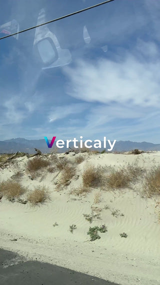 砂浜と青空、穏やかな風景