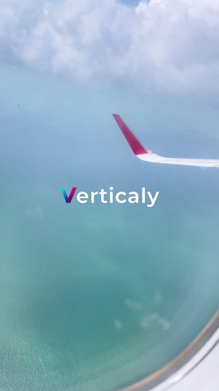 飛行機からの絶景、海と空