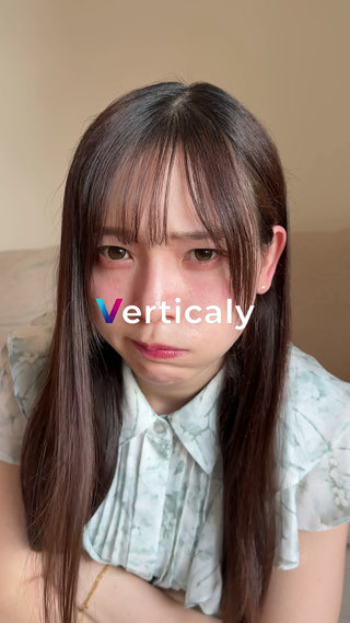 困った顔の女性