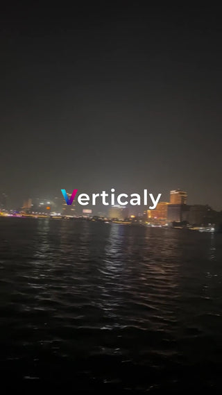 夜の街並み、水面のきらめき