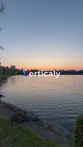 夕焼け水面、穏やかな時間