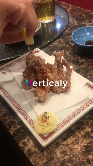 揚げ物、レモンを添えて