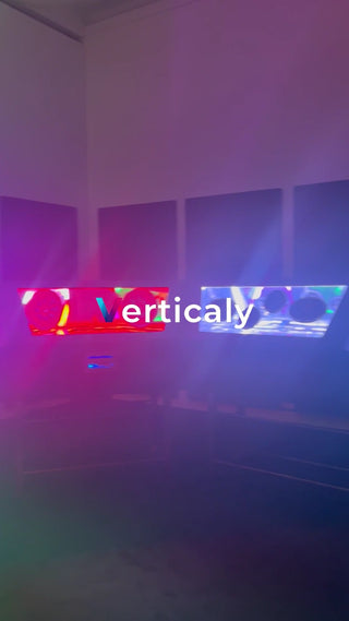 ネオン輝く、都会の夜景