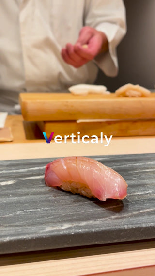 寿司を握る職人