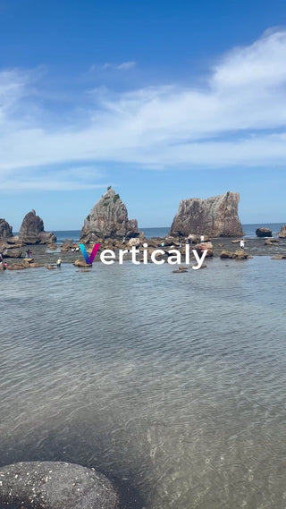 海辺の岩場、穏やかな風景