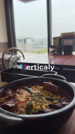 熱々チーズとコーンの料理