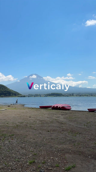 富士山と湖畔、穏やかな風景