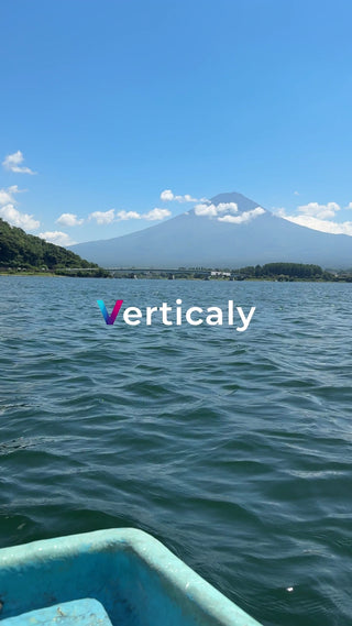 富士山と湖畔の風景