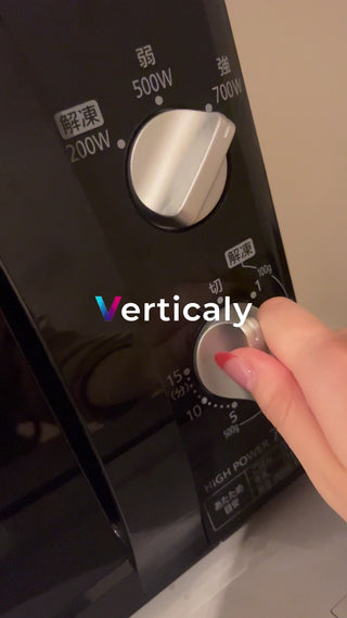 調理タイマーを回す手元