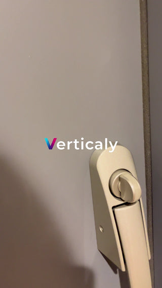 Opening and closing a door, a scene from everyday life