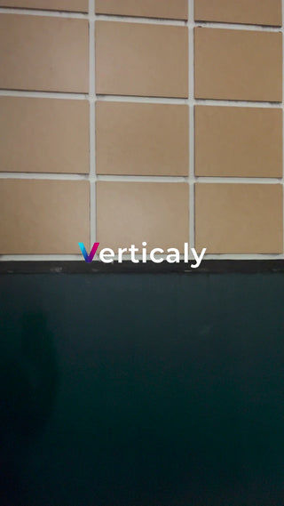 ベージュのタイル壁