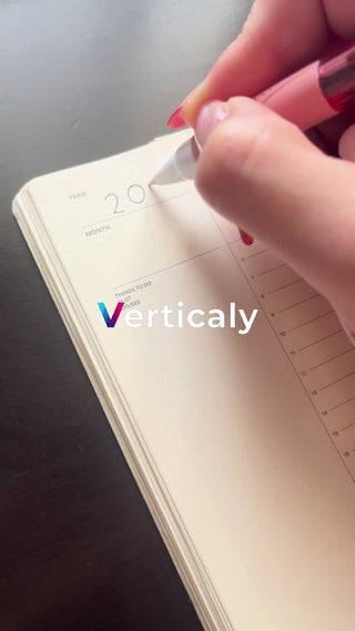 手帳に2024年を書く