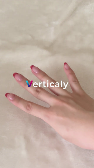 赤いフレンチネイル