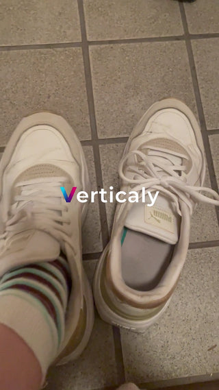 白いスニーカーと靴下