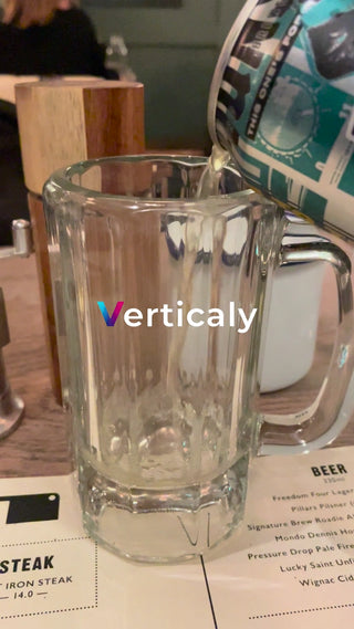 ビールを注ぐ、午後のひととき