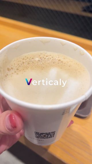 カフェラテの泡、幸せなひととき