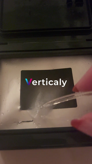 剥がす作業、黒いシール