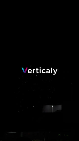 夜の街を歩く、光の粒