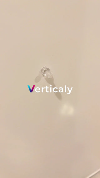 透明なピン、光と影