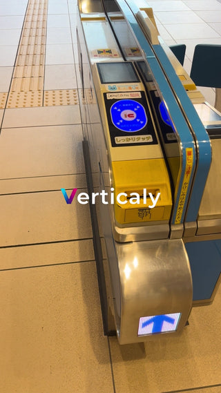 改札機、タッチパネル操作