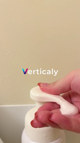 泡を手に取る瞬間