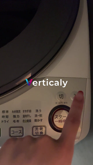 洗濯機の操作、指で押す