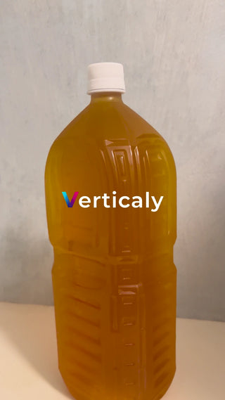 黄色い液体のボトル